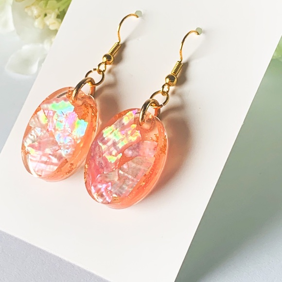⭐️2/$25 HANDCRAFTED DANGLE HOOK RESIN EARRINGS - Picture 3 of 4